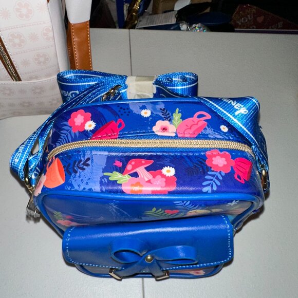 WondaPop Luxe Disney Alice in Wonderland Crossbody Bag - Picture 4 of 6